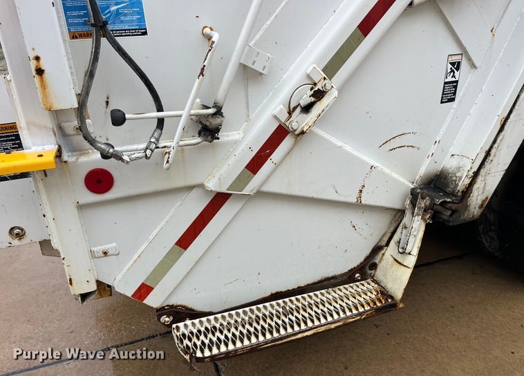 image for item LD9450 1998 Freightliner FL70 refuse truck