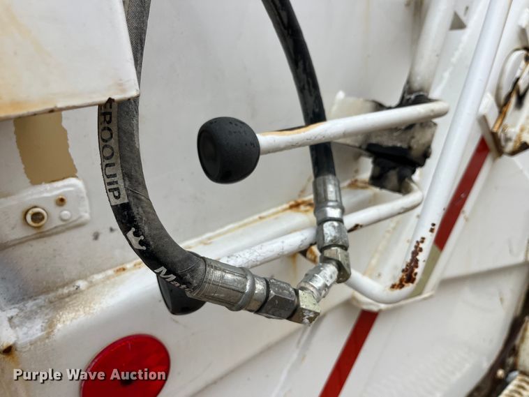 image for item LD9450 1998 Freightliner FL70 refuse truck