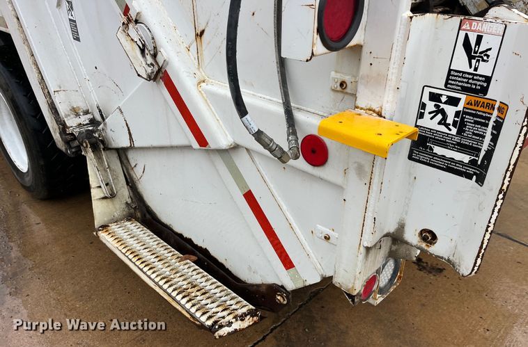 image for item LD9450 1998 Freightliner FL70 refuse truck