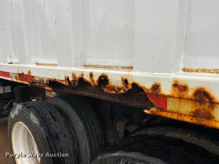 image for item LD9450 1998 Freightliner FL70 refuse truck