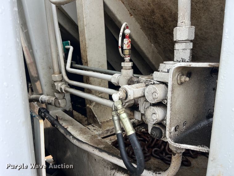 image for item LD9450 1998 Freightliner FL70 refuse truck