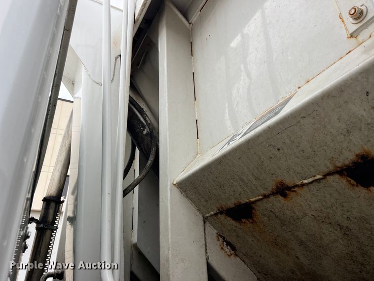 image for item LD9450 1998 Freightliner FL70 refuse truck