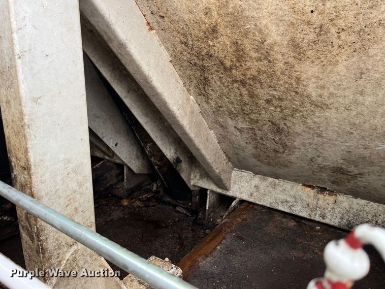 image for item LD9450 1998 Freightliner FL70 refuse truck