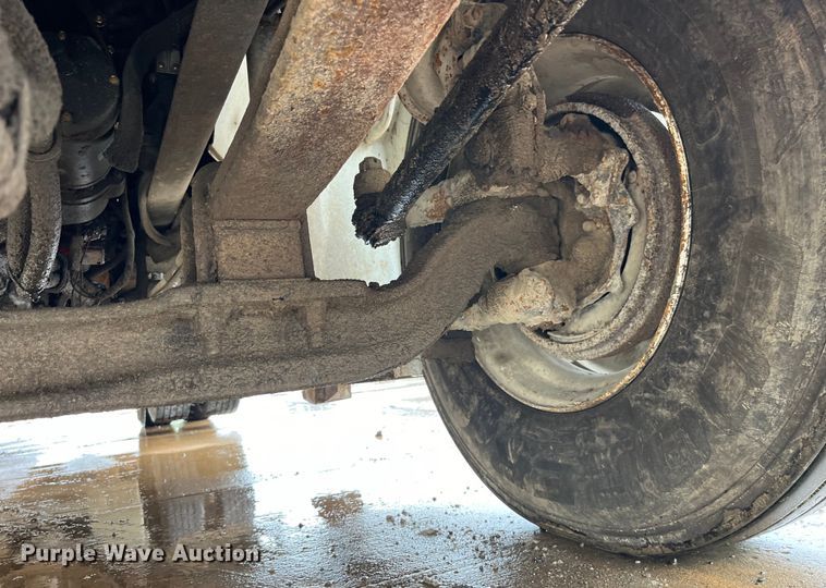 image for item LD9450 1998 Freightliner FL70 refuse truck