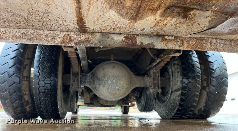 image for item LD9450 1998 Freightliner FL70 refuse truck