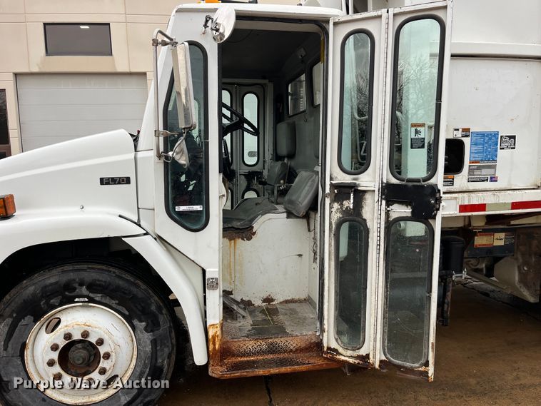 image for item LD9450 1998 Freightliner FL70 refuse truck