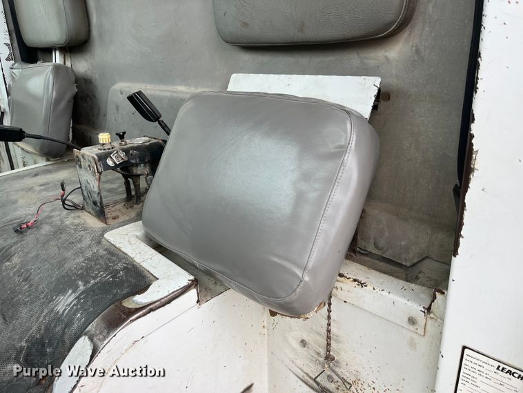 image for item LD9450 1998 Freightliner FL70 refuse truck