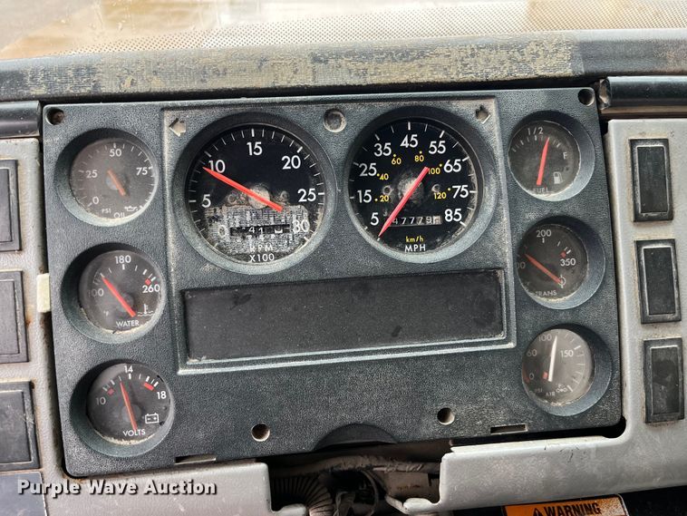 image for item LD9450 1998 Freightliner FL70 refuse truck