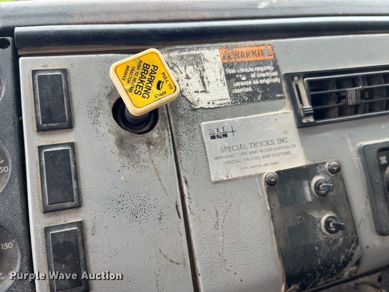 image for item LD9450 1998 Freightliner FL70 refuse truck