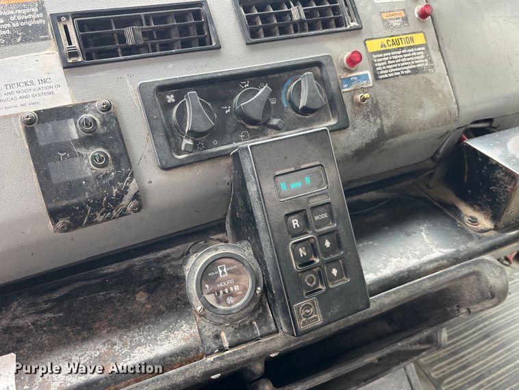 image for item LD9450 1998 Freightliner FL70 refuse truck