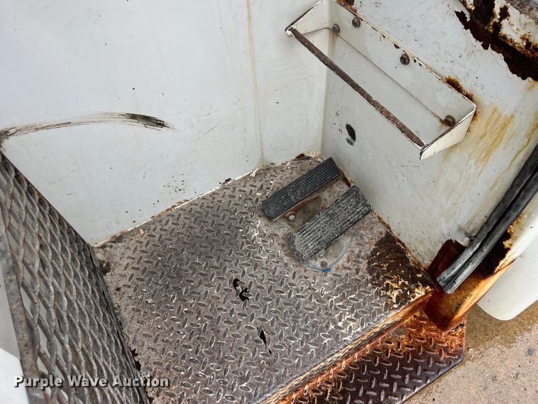 image for item LD9450 1998 Freightliner FL70 refuse truck