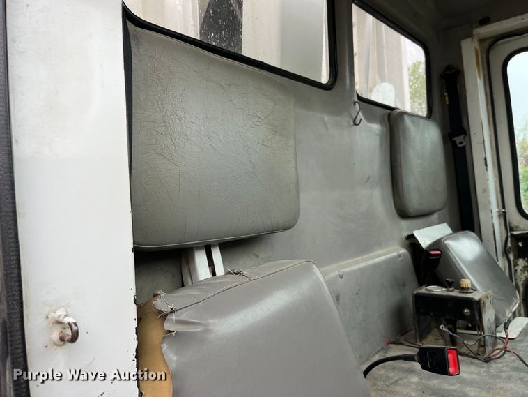 image for item LD9450 1998 Freightliner FL70 refuse truck