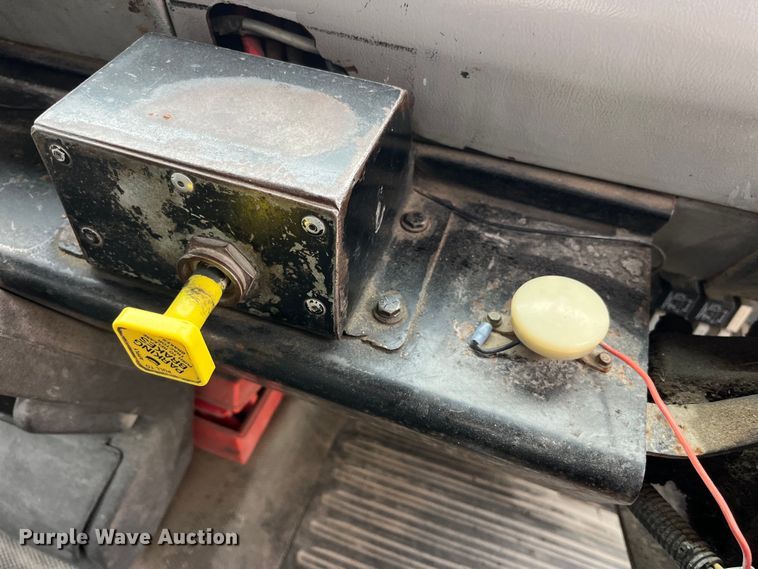 image for item LD9450 1998 Freightliner FL70 refuse truck