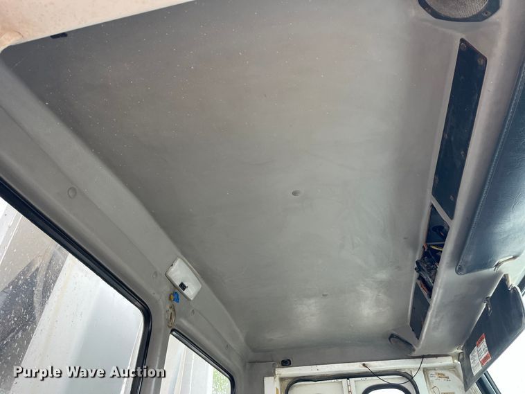 image for item LD9450 1998 Freightliner FL70 refuse truck