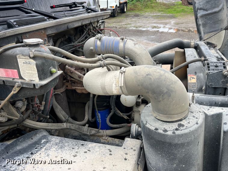 image for item LD9450 1998 Freightliner FL70 refuse truck