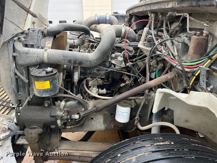 image for item LD9450 1998 Freightliner FL70 refuse truck