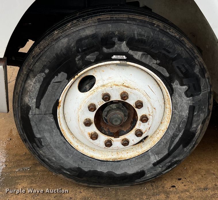 image for item LD9450 1998 Freightliner FL70 refuse truck