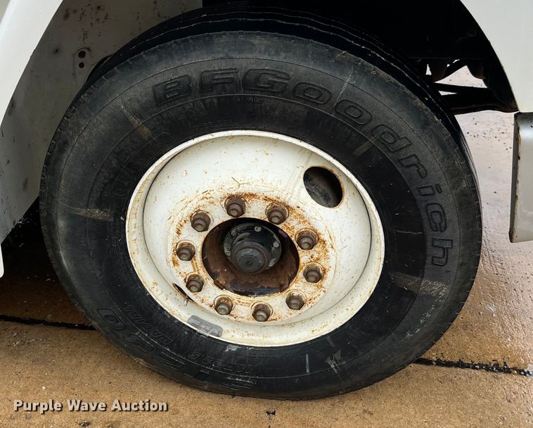 image for item LD9450 1998 Freightliner FL70 refuse truck