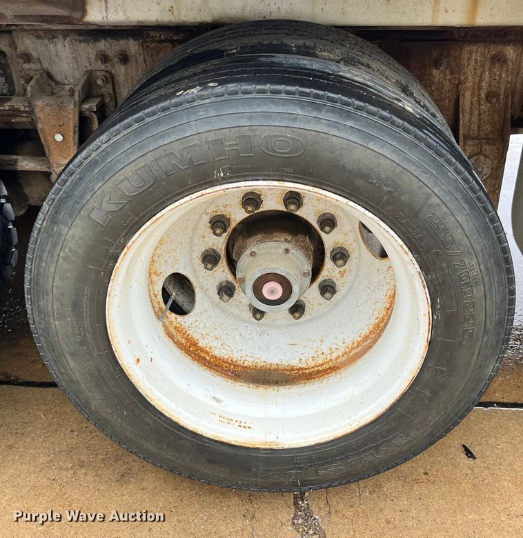 image for item LD9450 1998 Freightliner FL70 refuse truck