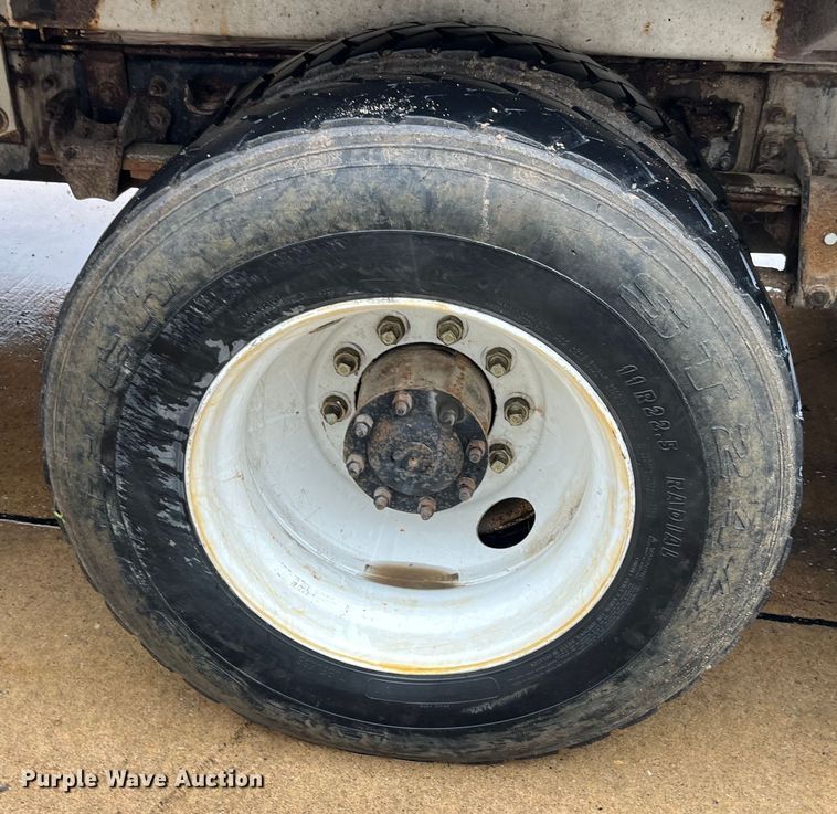 image for item LD9450 1998 Freightliner FL70 refuse truck