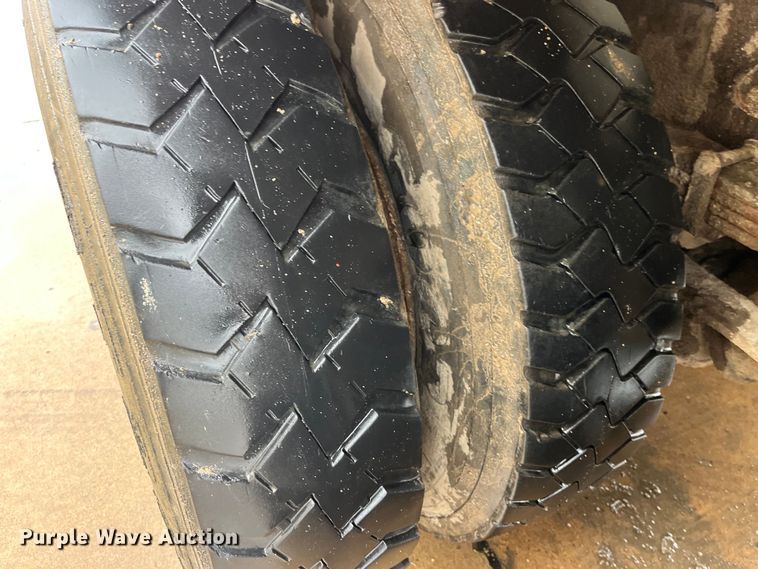 image for item LD9450 1998 Freightliner FL70 refuse truck