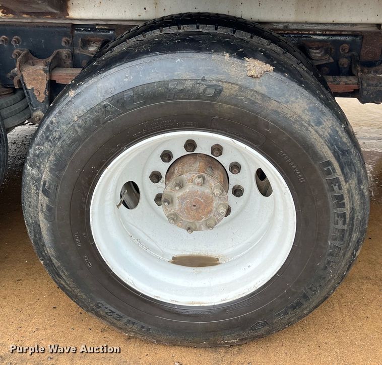 image for item LD9450 1998 Freightliner FL70 refuse truck