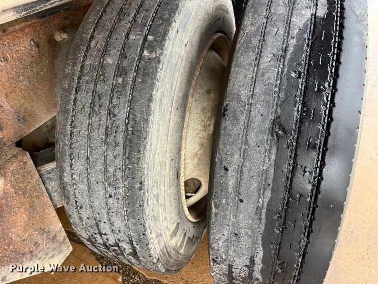 image for item LD9450 1998 Freightliner FL70 refuse truck