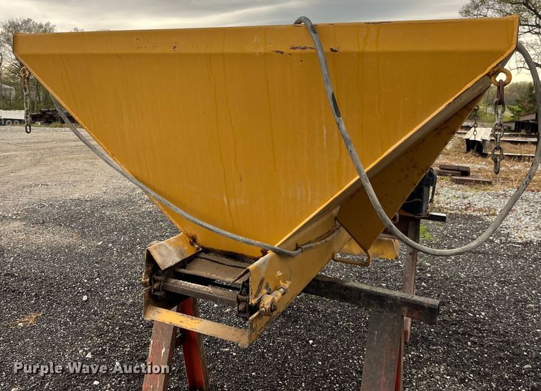 image for item LD9464 Highway Equipment Company  P-8 spreader