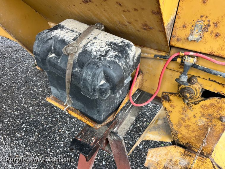 image for item LD9464 Highway Equipment Company  P-8 spreader