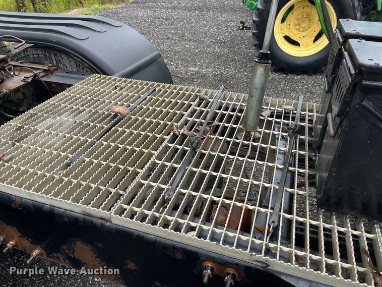 image for item LD9466 2005 Mack CHN613 semi truck