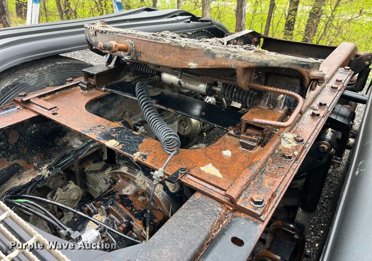 image for item LD9466 2005 Mack CHN613 semi truck