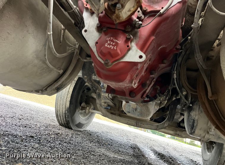 image for item LD9466 2005 Mack CHN613 semi truck