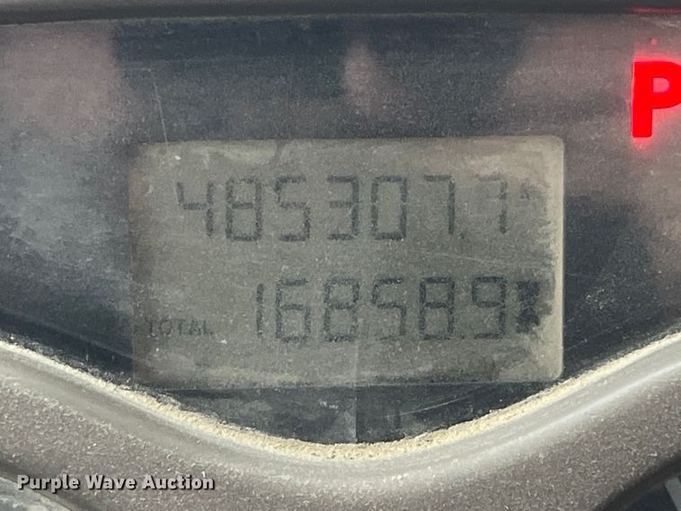 image for item LD9466 2005 Mack CHN613 semi truck