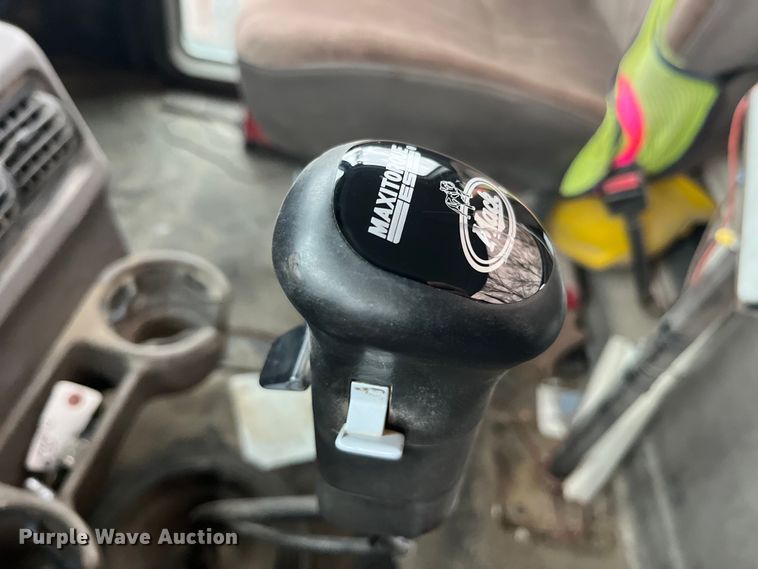 image for item LD9466 2005 Mack CHN613 semi truck