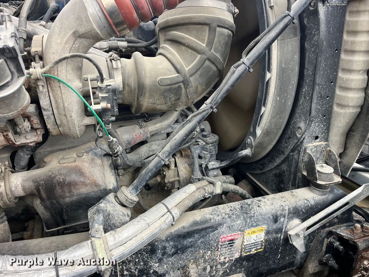 image for item LD9466 2005 Mack CHN613 semi truck