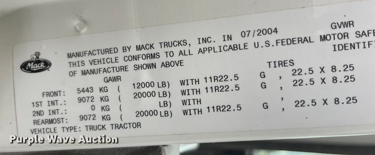 image for item LD9466 2005 Mack CHN613 semi truck