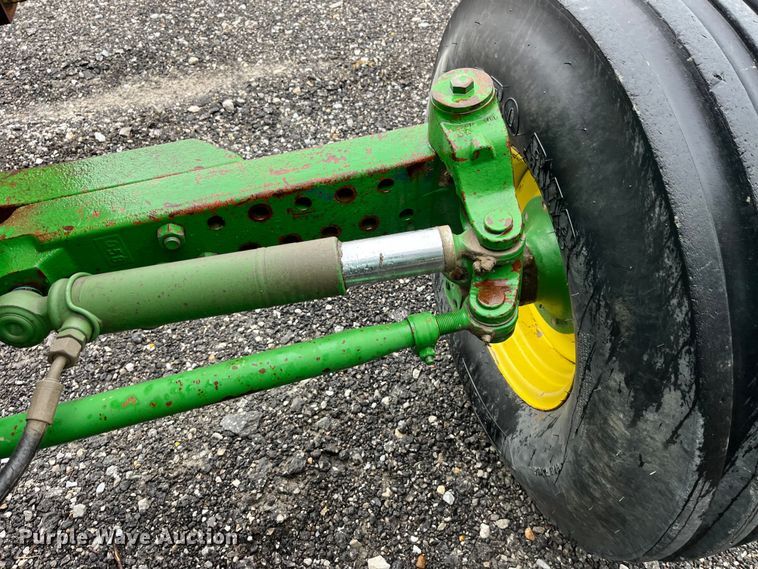 image for item LD9467 John Deere tractor