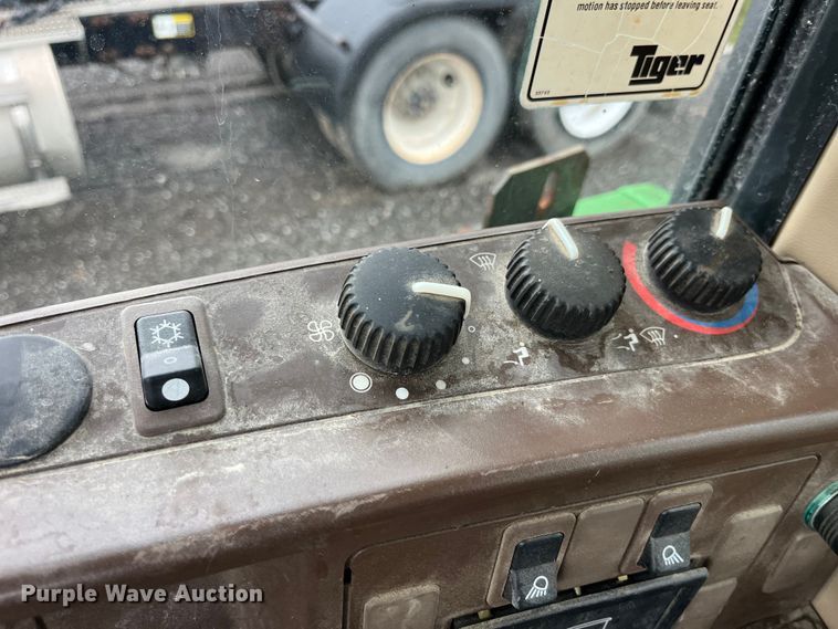 image for item LD9467 John Deere tractor