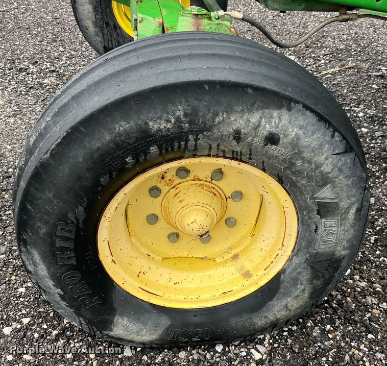 image for item LD9467 John Deere tractor