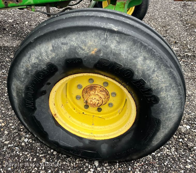 image for item LD9467 John Deere tractor