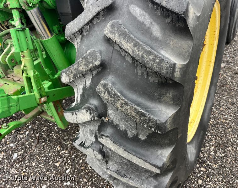 image for item LD9467 John Deere tractor