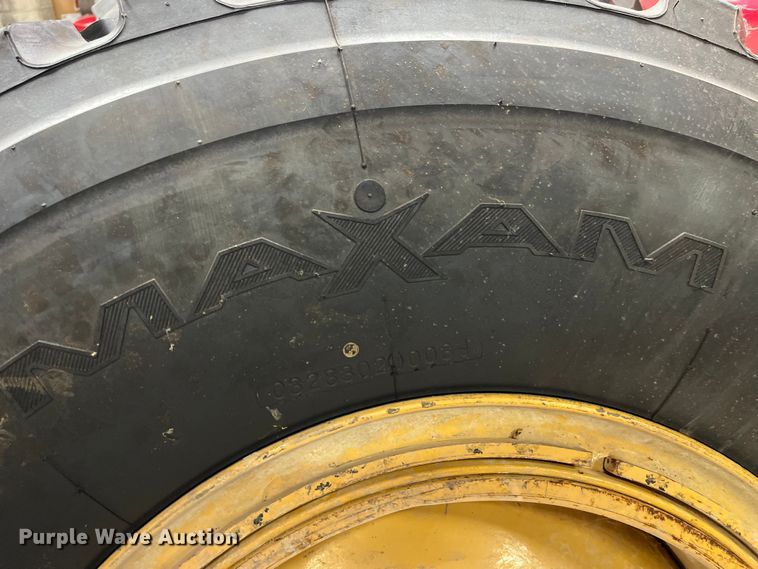 image for item LD9473 (8) 14.00R24 tires