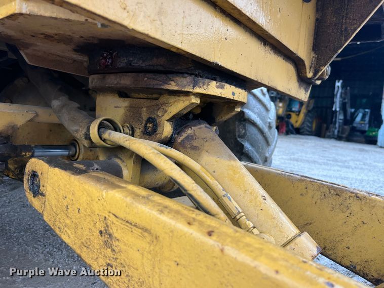 image for item LD9497 1997 Vermeer V4150A trencher