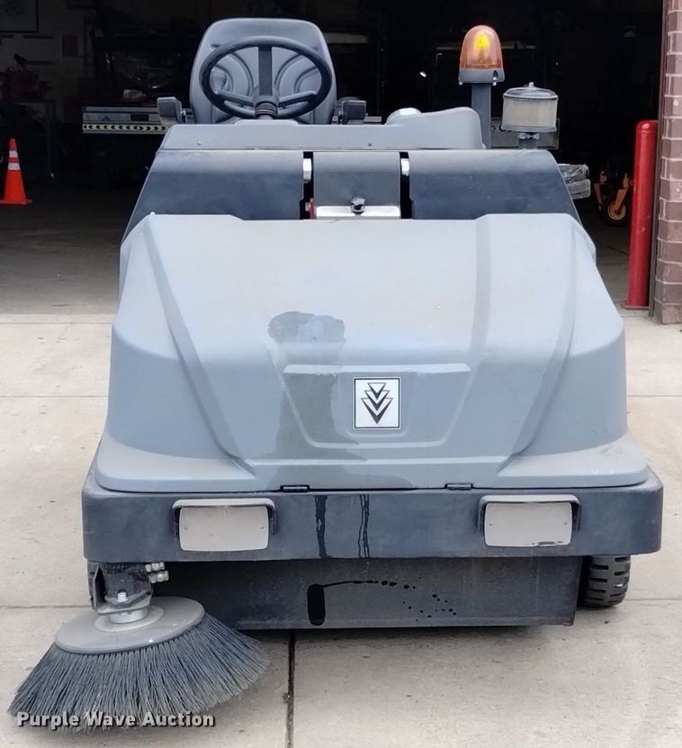 image for item LO9013 2015 Karcher KM130/300RLFGKNA sweeper