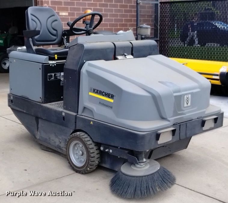 image for item LO9013 2015 Karcher KM130/300RLFGKNA sweeper