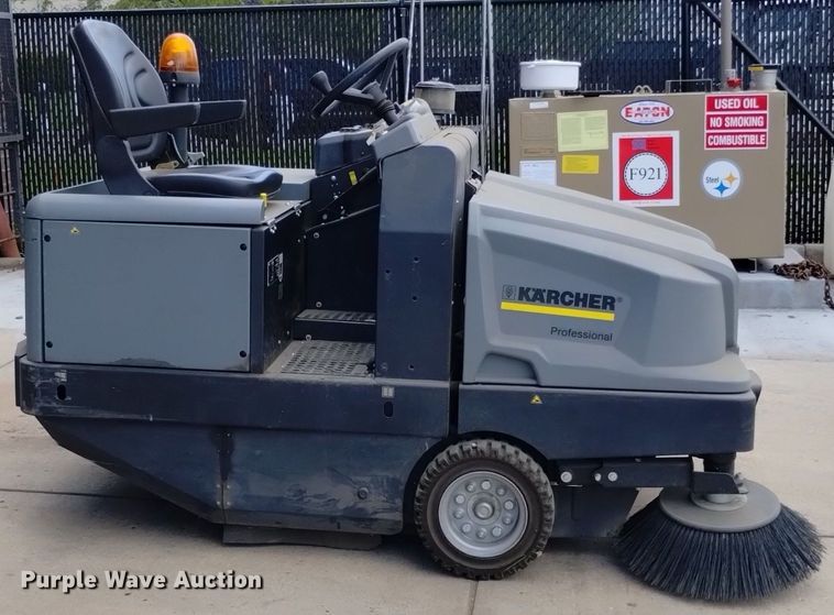 image for item LO9013 2015 Karcher KM130/300RLFGKNA sweeper