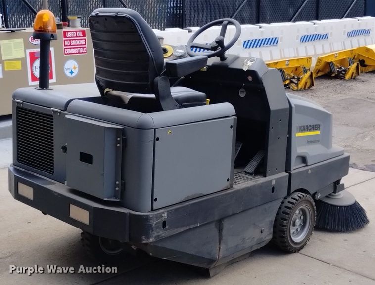 image for item LO9013 2015 Karcher KM130/300RLFGKNA sweeper