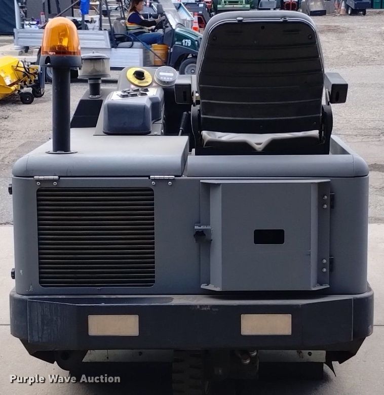 image for item LO9013 2015 Karcher KM130/300RLFGKNA sweeper