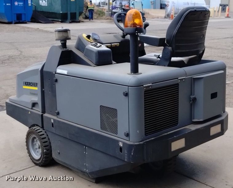 image for item LO9013 2015 Karcher KM130/300RLFGKNA sweeper