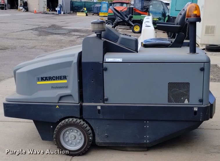 image for item LO9013 2015 Karcher KM130/300RLFGKNA sweeper
